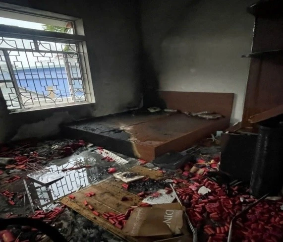 La liệt xác pháo tại hiện trường vụ cháy khiến 1 người tử vong ở Hà Nội