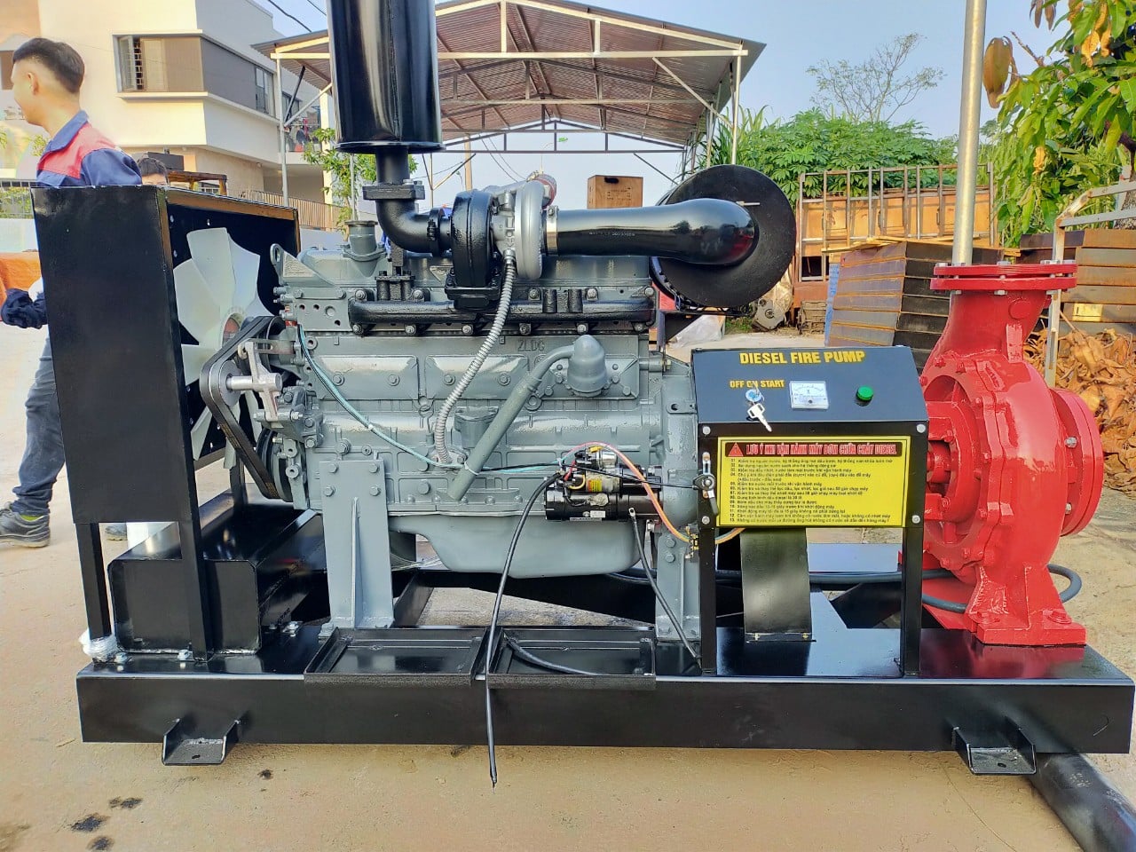 'MÁY BƠM ĐỘNG CƠ DIESEL CÔNG SUẤT: 125HP/90KW (ĐC = ĐB